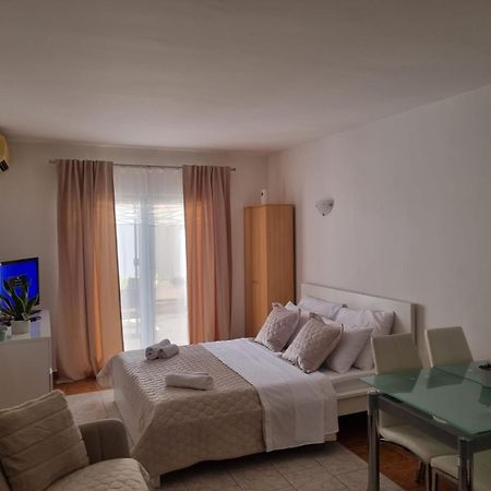 Apartment Bubi - AC&parking space Necujam Bagian luar foto