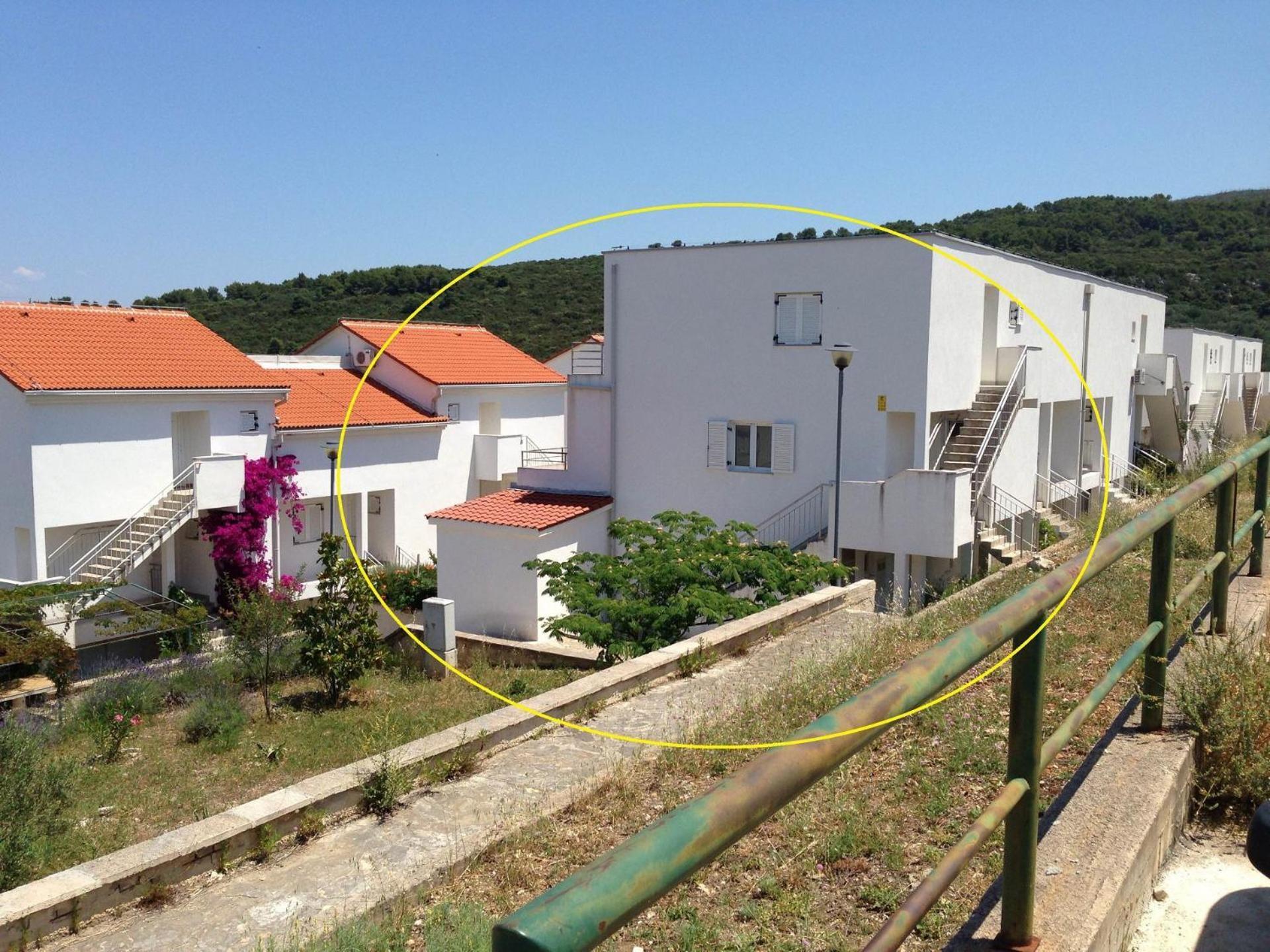Apartment Bubi - AC&parking space Necujam Bagian luar foto